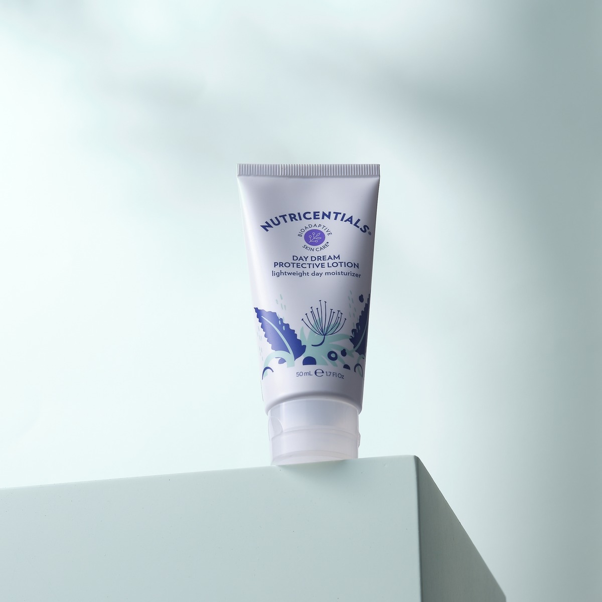 Day Dream Protective Lotion Lightweight Day Moisturizer SPF 30 - عناية فاخرة بالبشرة